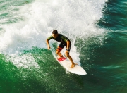 开云平台-蔚蓝海岸的孤勇者，当摩纳哥的潮水，撞上莱万不熄的熔岩