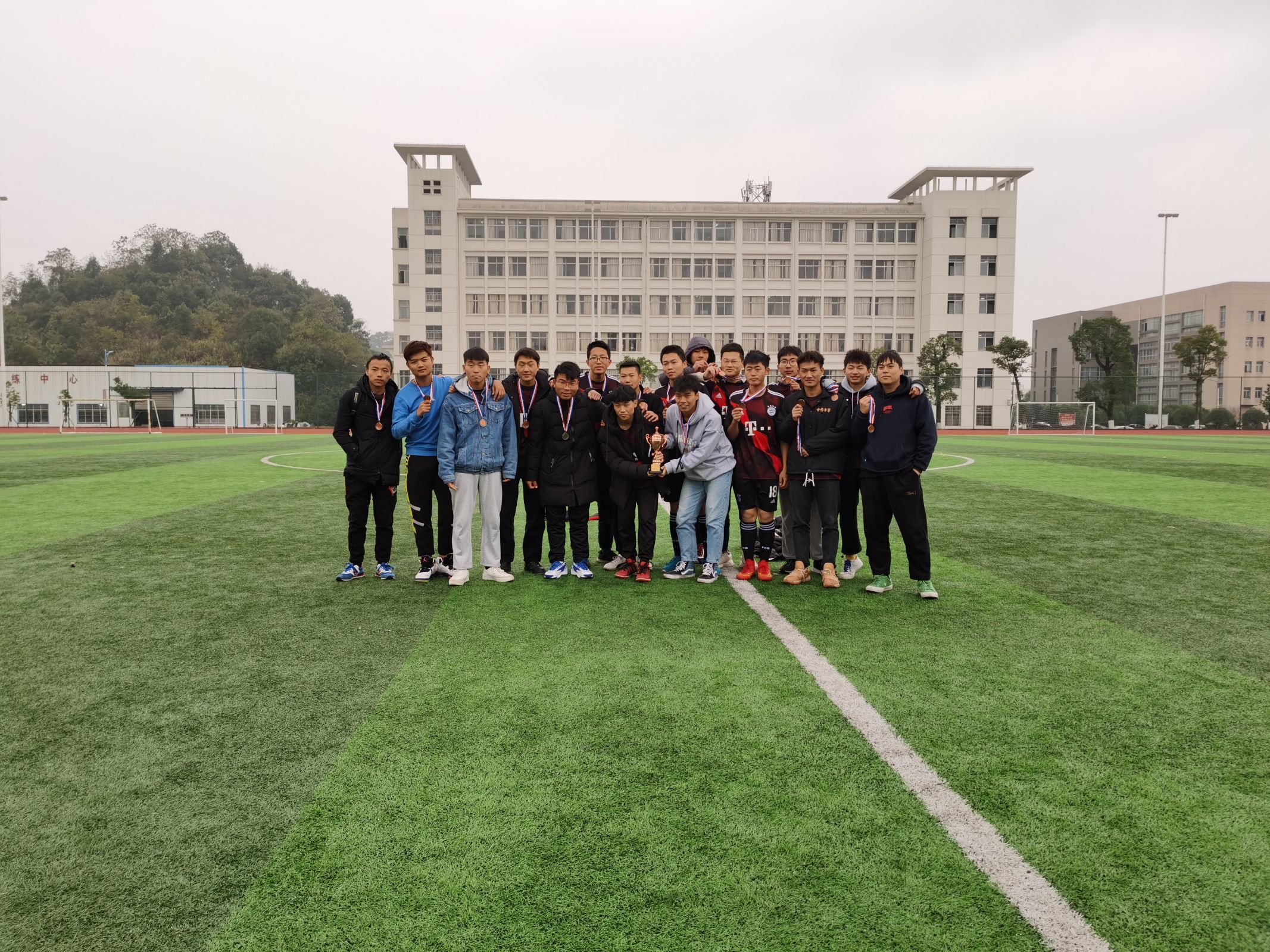 球队团结协作，为梦想共同努力