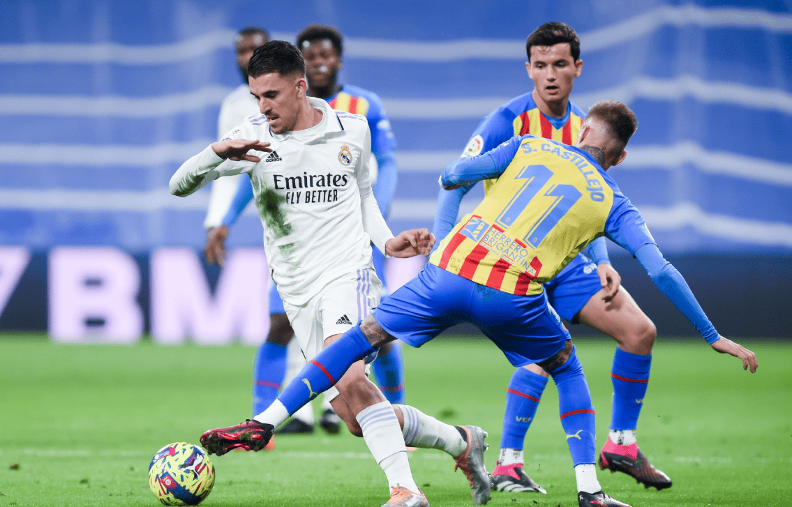 包含皇马逆转赢瓦伦西亚，全队士气高涨的词条