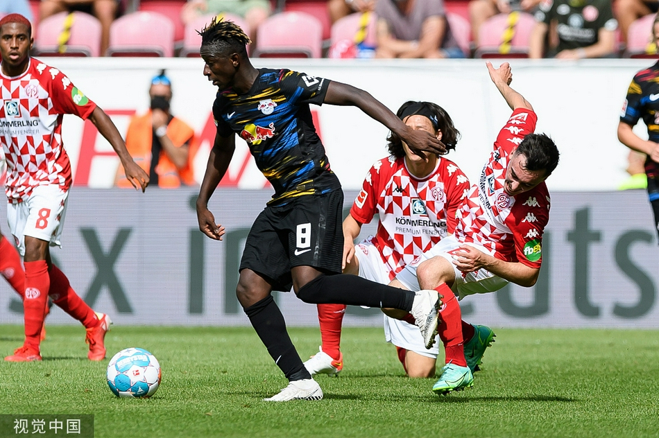 莱比锡红牛鏖战中国，库尔图瓦点燃赛场的简单介绍