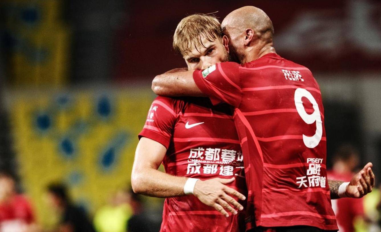 关于江苏苏宁压迫劲敌，中超竞争格局白热化的信息