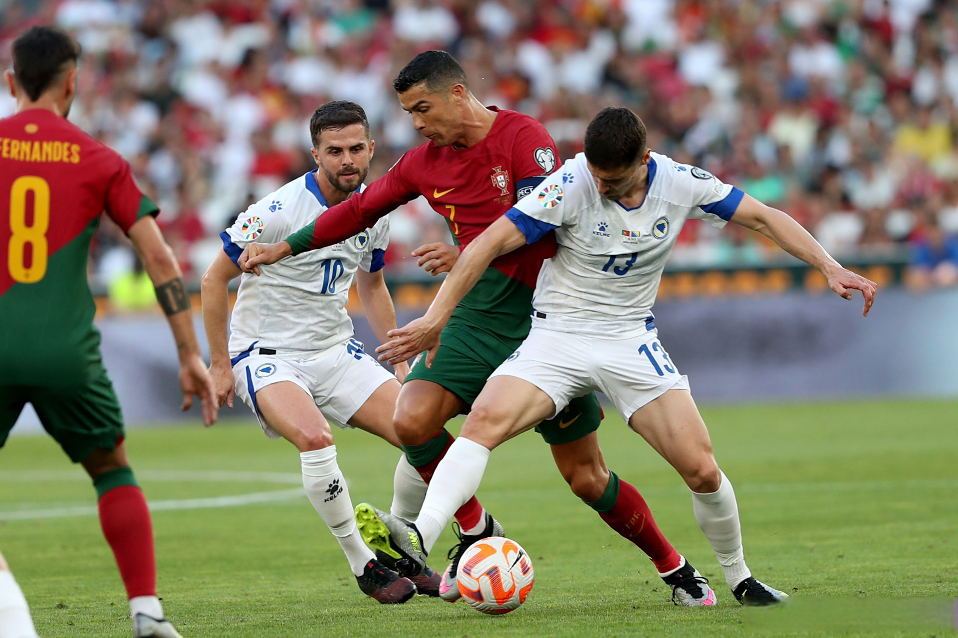 葡萄牙球星积极备战关键比赛的简单介绍