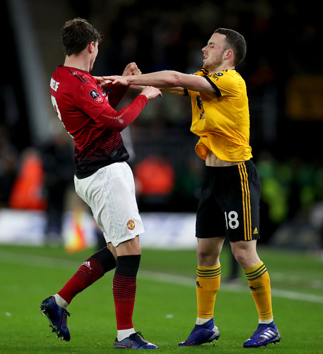 狼队客场逆转，取得关键胜利