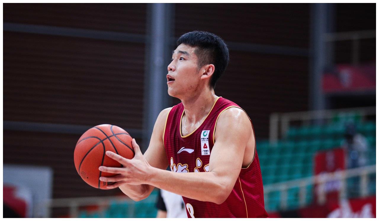 湖北男篮奋力拼搏，生龙活虎