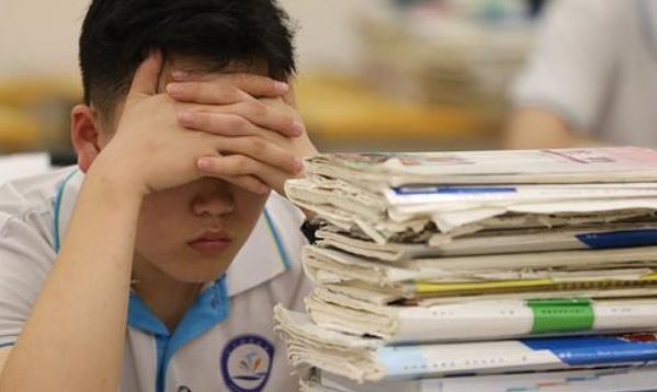 包含东京遭遇惨败，成绩一落千丈的词条