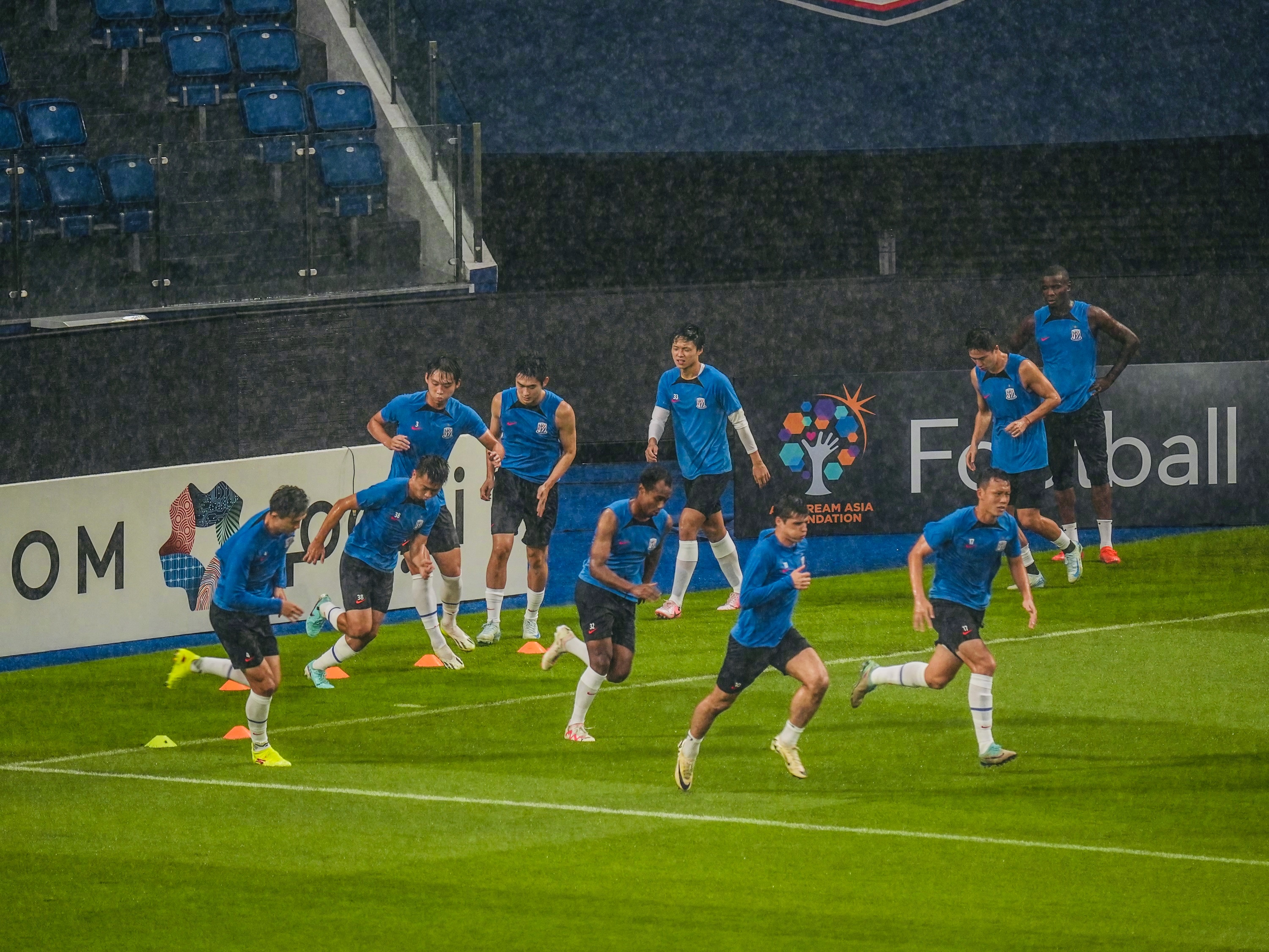 关于球队备战决赛战，面临关键考验的信息