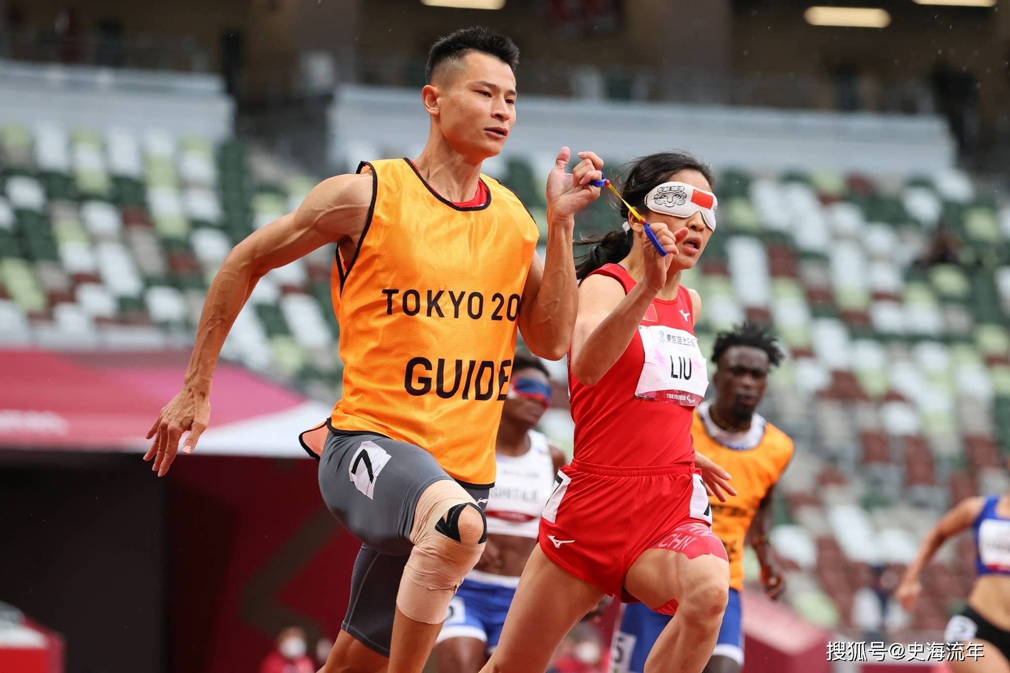 运动员在赛场上挑战自我，超越极限