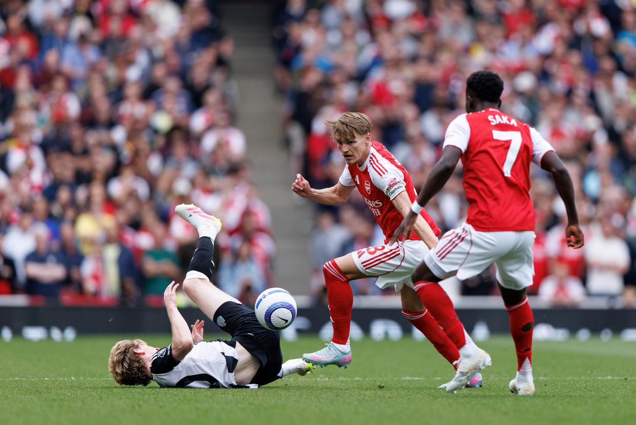 阿森纳联赛首胜，稳固英超中游席位