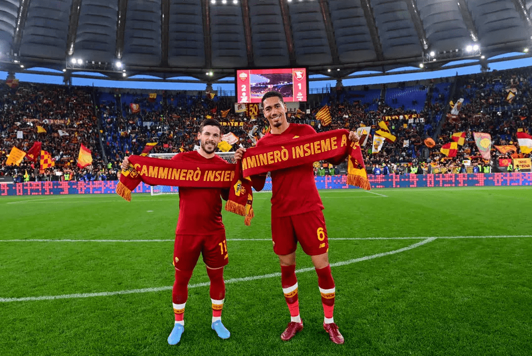 罗马全队努力奋斗，赢得掌声