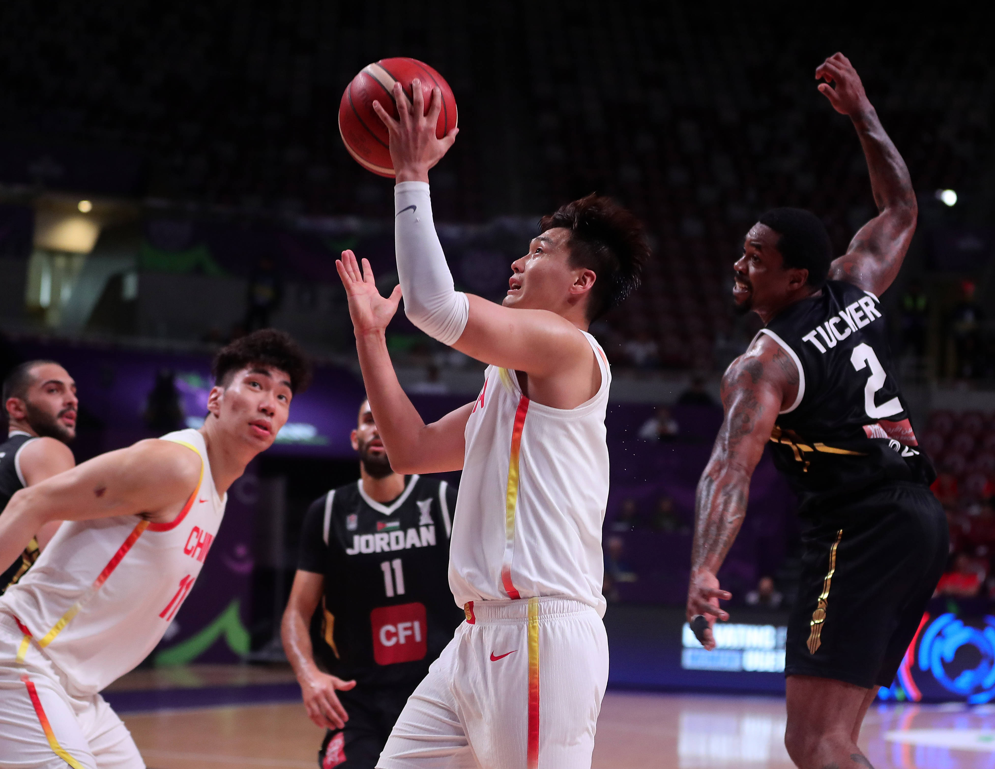 亚洲篮球冠军球队实力抢眼，笑傲赛场