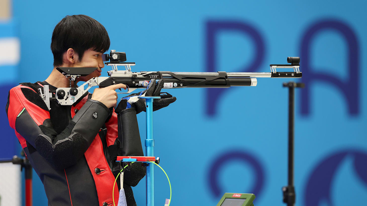 包含美国选手在射击项目表现出色，夺得铜牌的词条