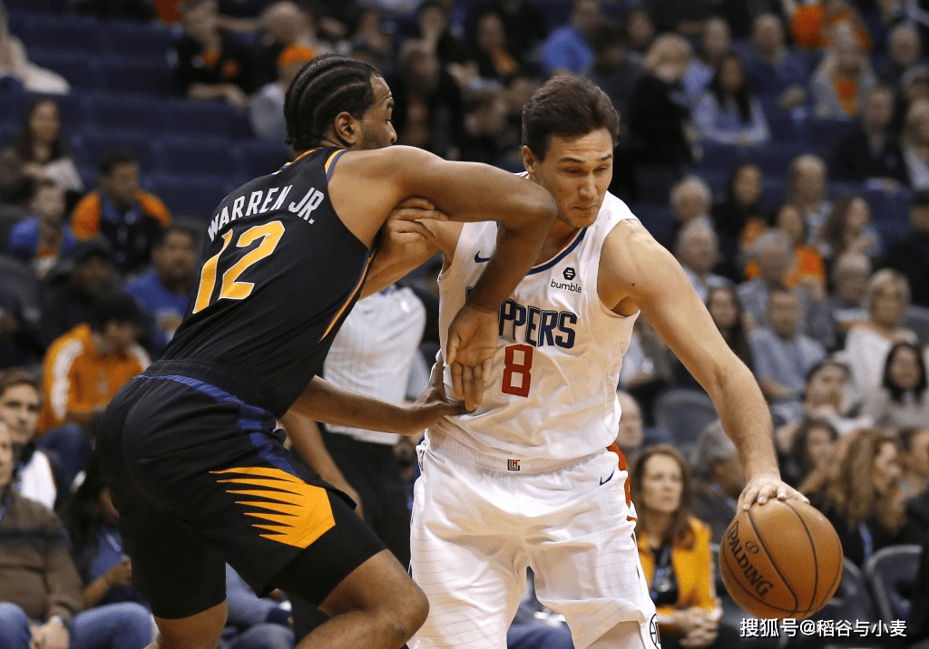 塞尔维亚男篮完胜凯尔特人，加里纳利三分雨点燃全场的简单介绍