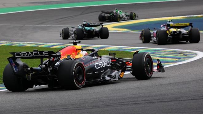 关于迈凯伦轻取红牛二队，勒克莱尔关键制胜的信息