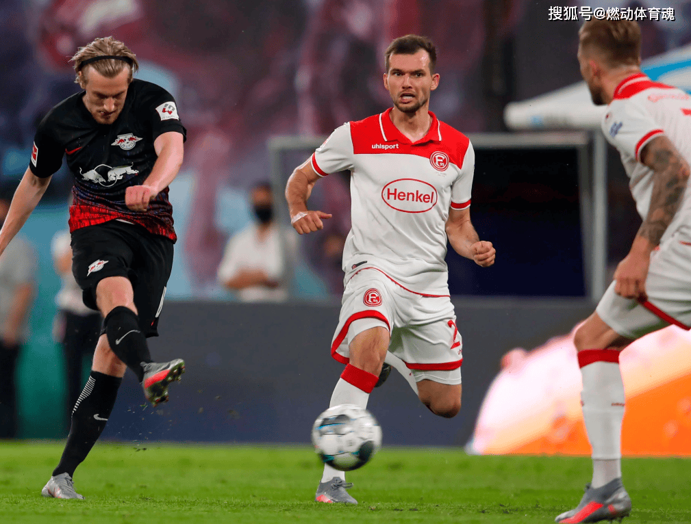 包含RB莱比锡后防漏洞频现，需加强防守训练的词条