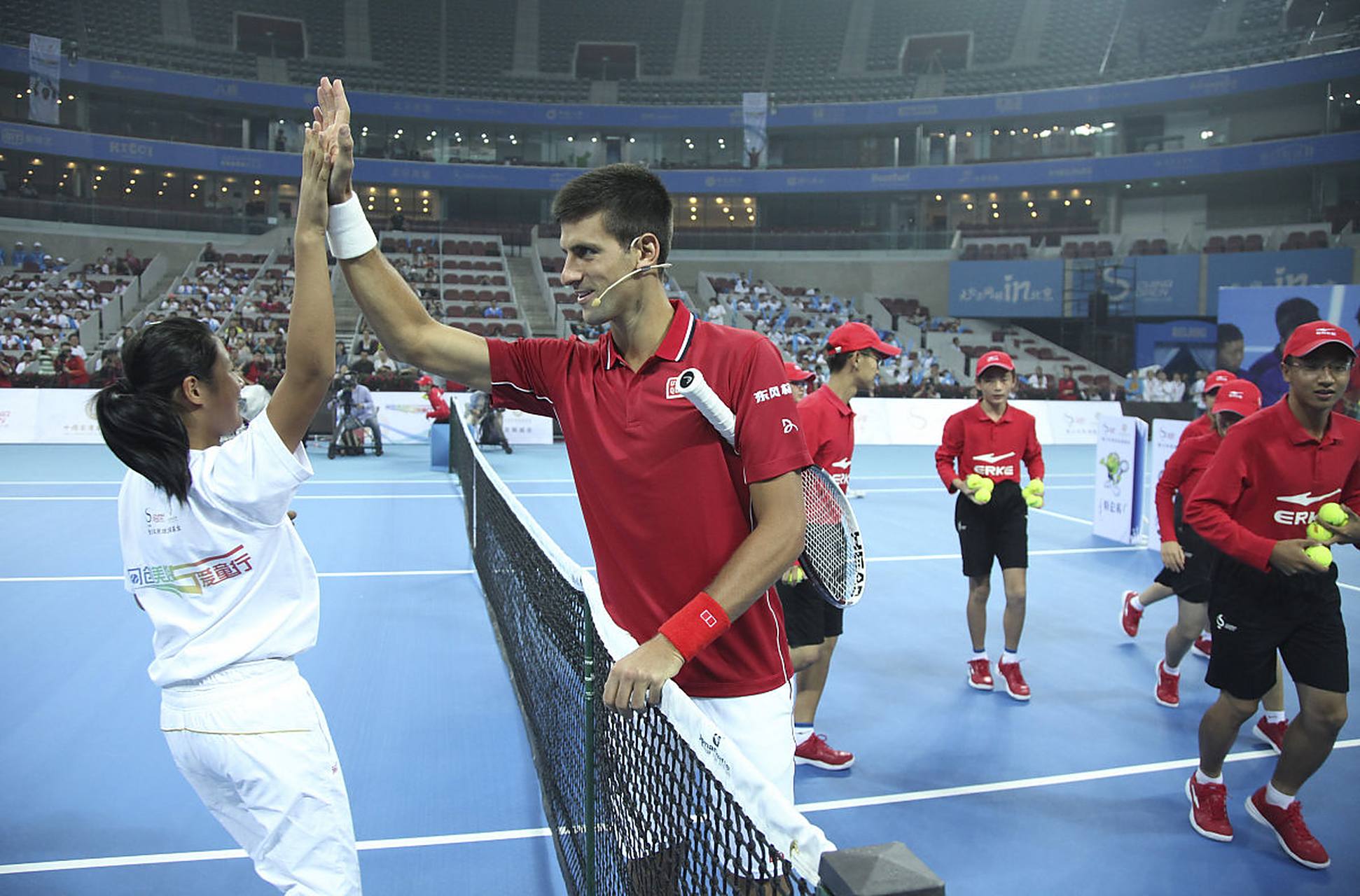 包含澳大利亚网球队横扫意大利网球队，德约科维奇送出助攻的词条