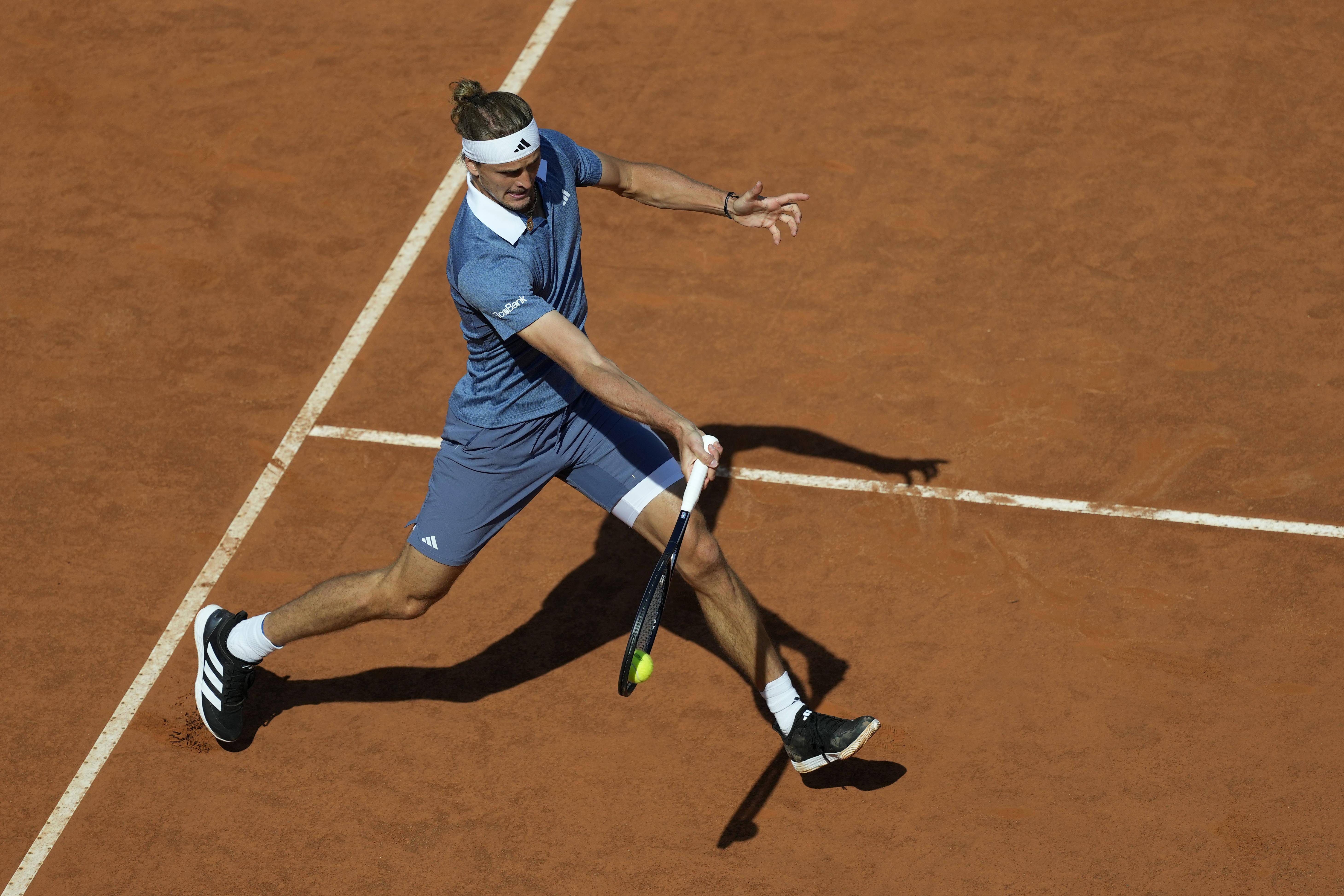 包含西班牙网球队横扫法国网球队，兹维列夫关键制胜的词条