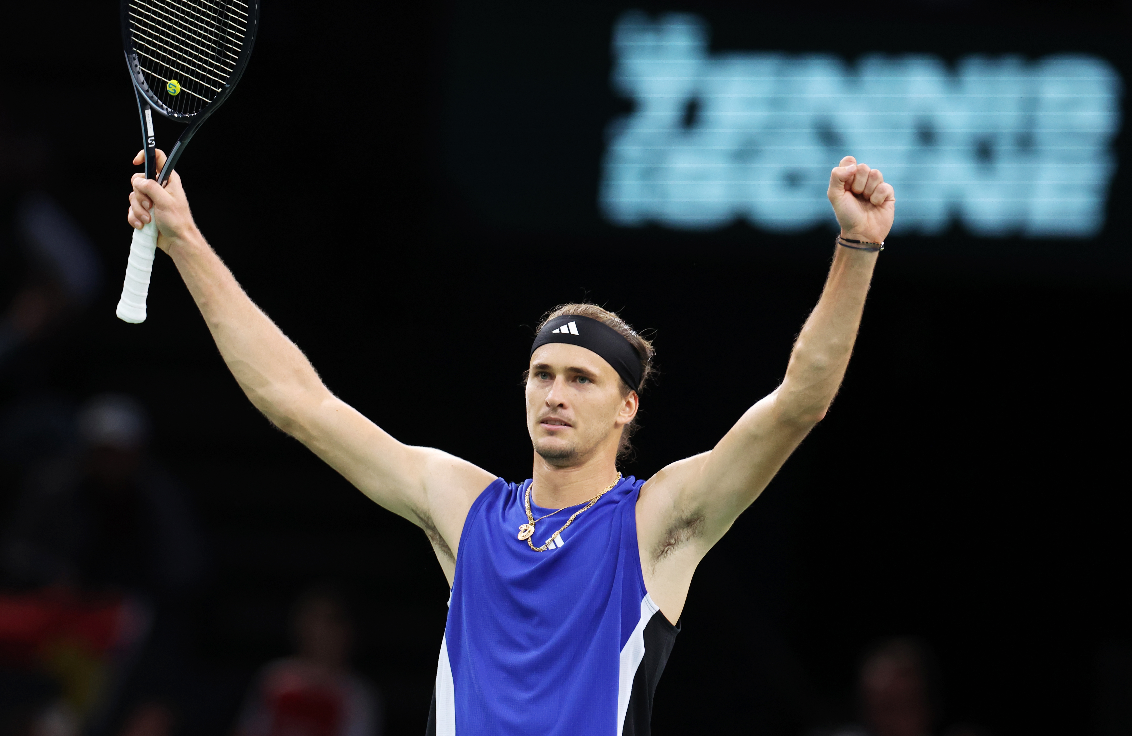 包含世界网球队血洗美国网球队，兹维列夫统治全场的词条