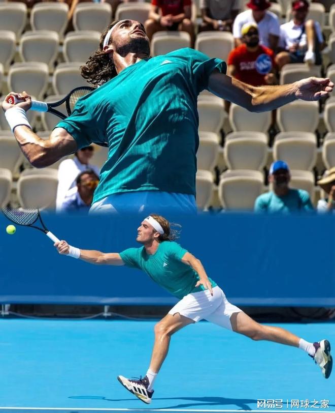 包含日本网球队力克西班牙网球队，西西帕斯关键制胜的词条