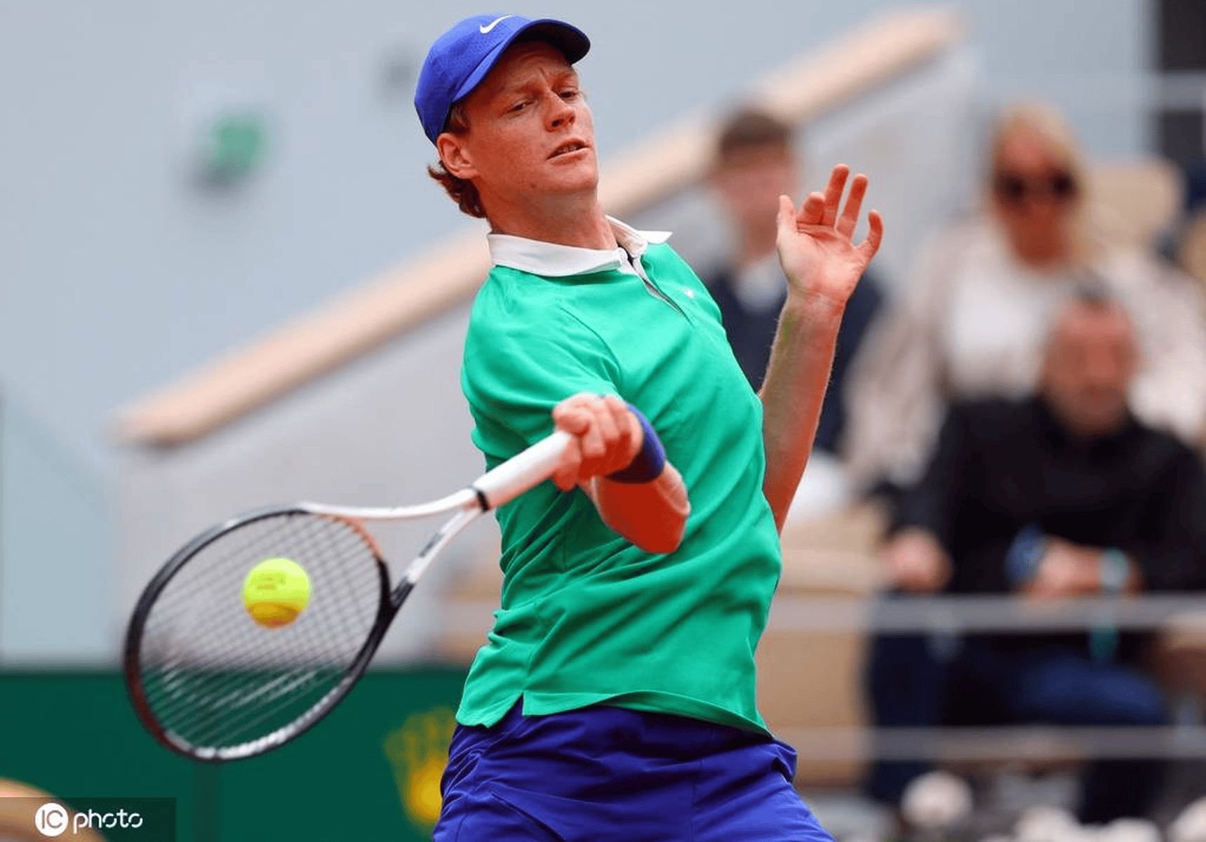 法网横扫戴维斯杯，辛纳高光表现