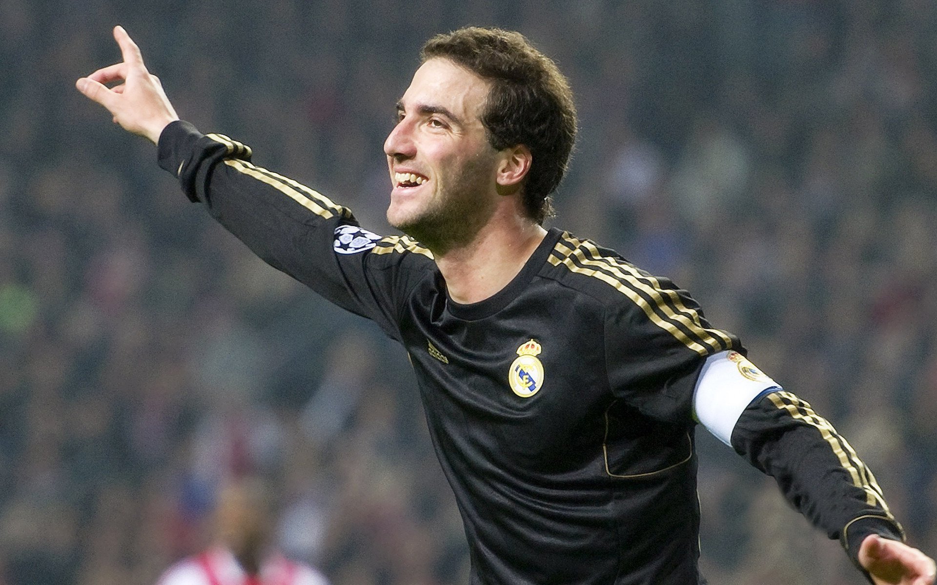 贝恩掌控节奏如蜂王统御蜂群,黄蜂蛰伤魔术展唯一战术哲学