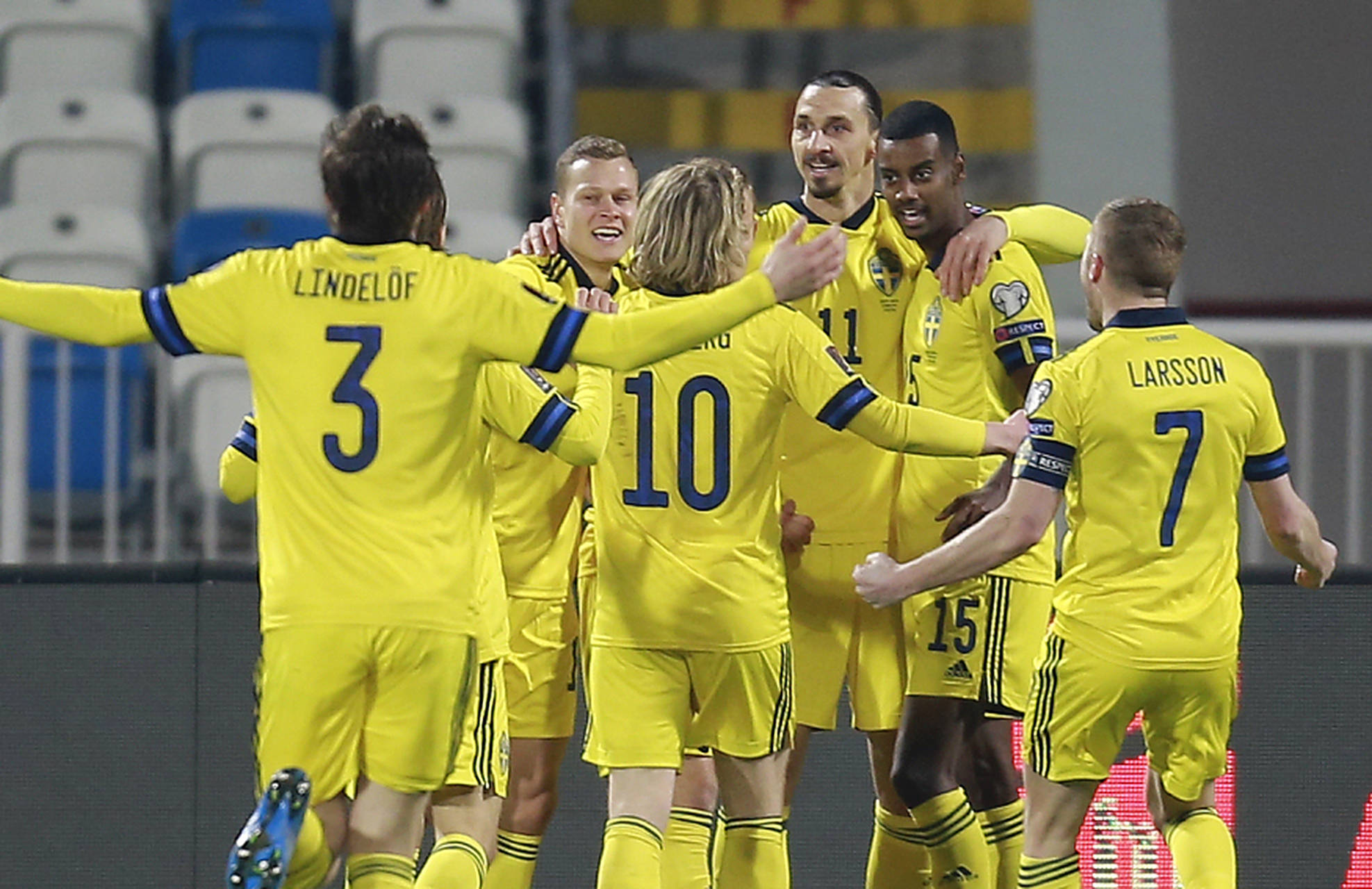 包含科索沃队备战阿姆索，欧预赛火爆一触可发的词条