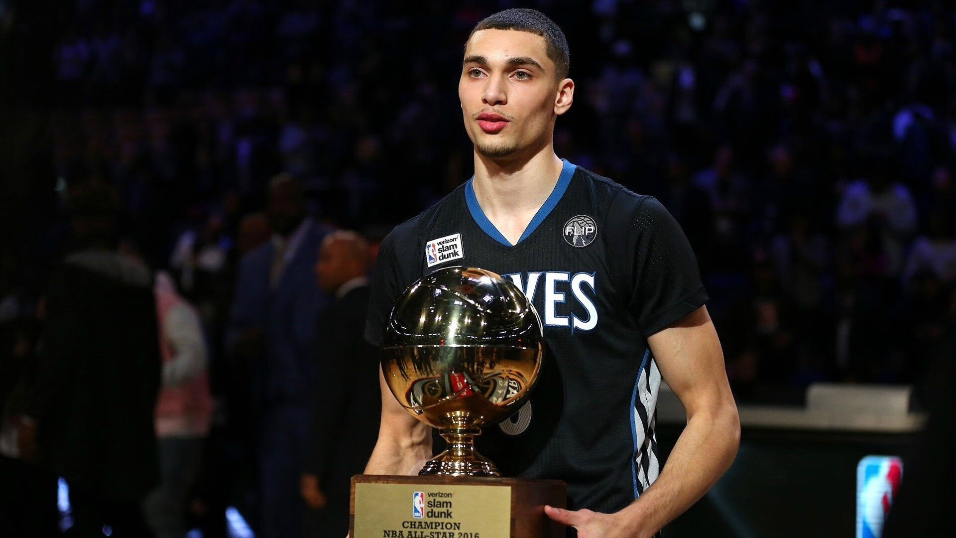 篮网强压火箭，恩比德防守端锁死对手，一场战术与意志的较量