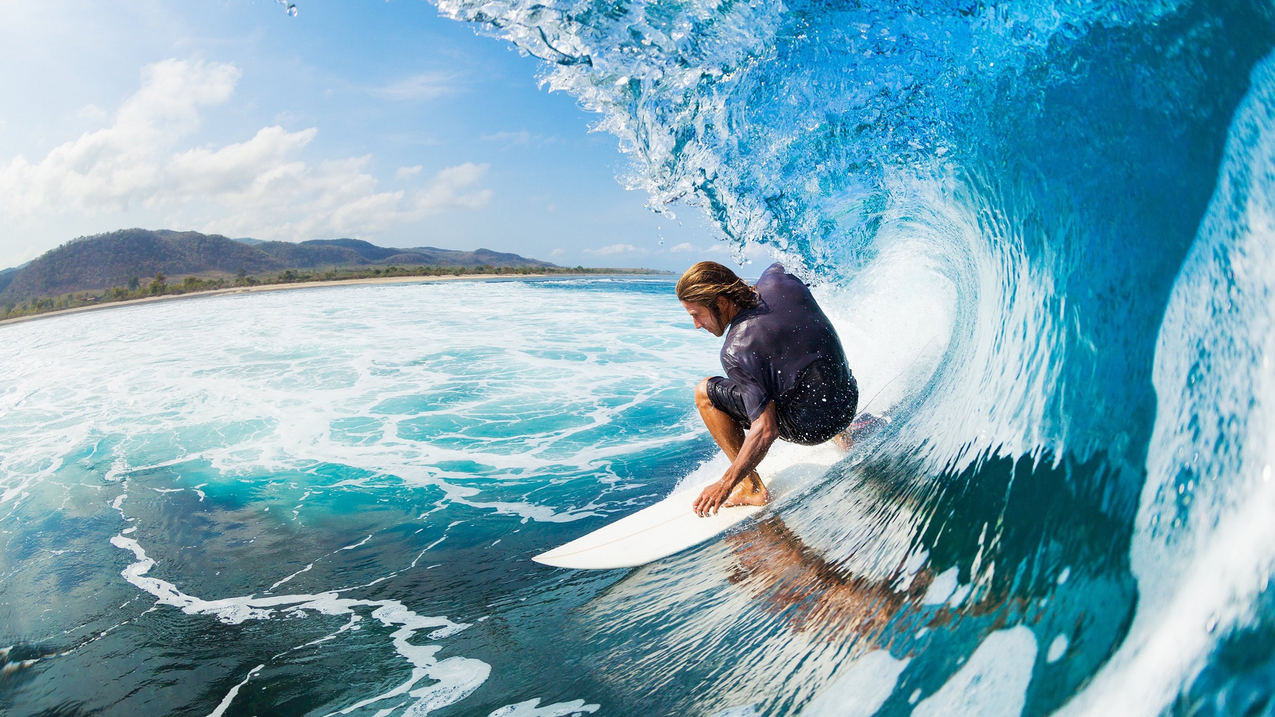 跨越赛场的东方韧性，从中国险胜威尔士到伊萨克德比封神