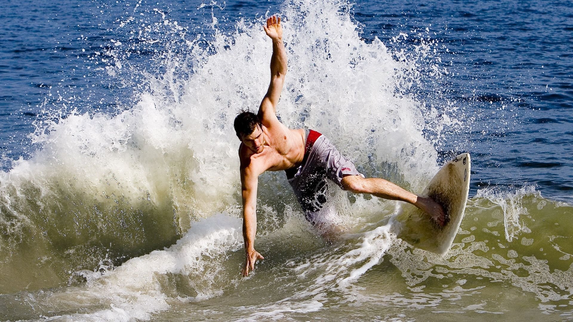 跨界征服，沙特资本击溃切尔西，德里赫特在F1赛道接管新赛季