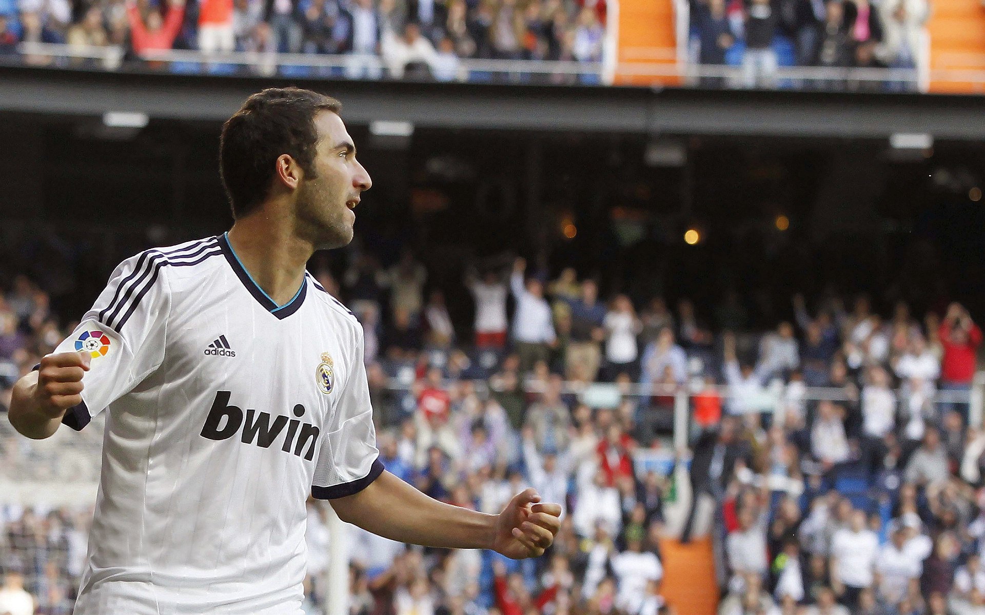 F1新赛季揭幕战焦点战，勒沃库森单节拉开哥伦比亚的启示